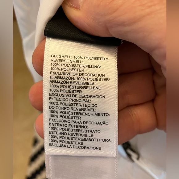 $140 The North Face Mossbud Reversible White Vest. Like new condition. Size XL. - Picture 4 of 13